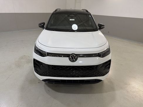 New 2026 Volkswagen Tiguan SE R-Line AWD/4WD image 3