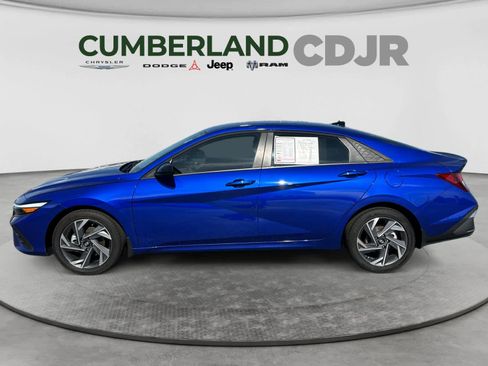 Used 2025 Hyundai Elantra Sport FWD image 3