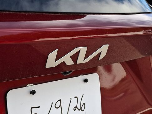 Used 2022 Kia Sorento LX FWD image 9
