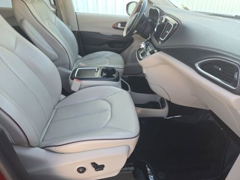 Used 2017 Chrysler Pacifica Limited w/ Advanced Safetytec Group FWD image 15