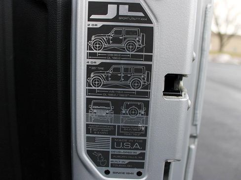 Used 2022 Jeep Wrangler Unlimited Rubicon w/ Cold Weather Group image 42