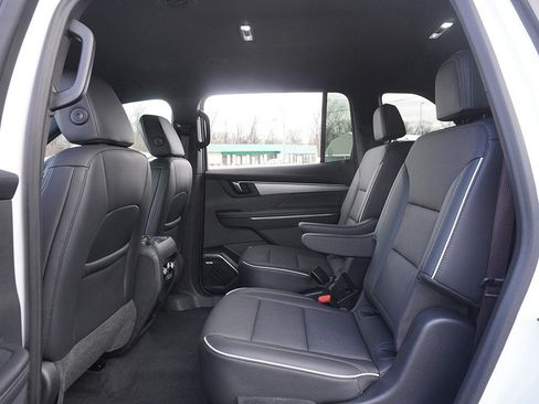 Used 2025 Buick Enclave Preferred w/ Power Package image 38