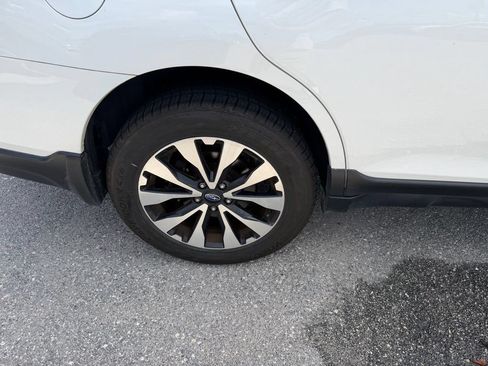 Used 2017 Subaru Outback 2.5i Limited AWD/4WD image 5