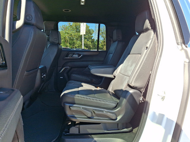 Used 2025 GMC Yukon XL Denali AWD/4WD image 10