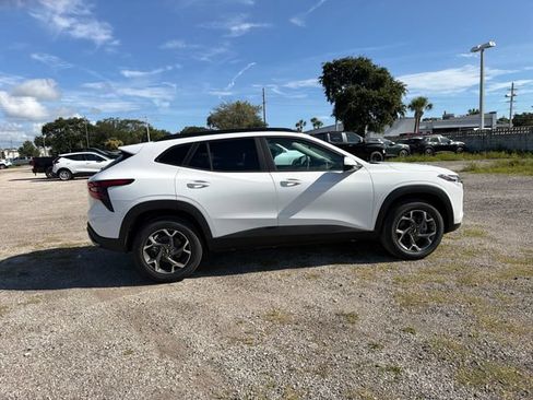 New 2026 Chevrolet Trax LT w/ LT Convenience Package FWD image 12