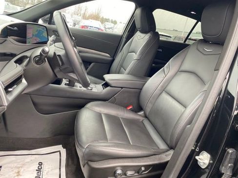 Certified 2025 Cadillac XT4 Premium Luxury image 12