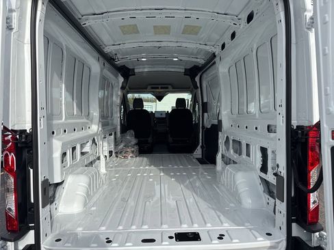 New 2026 Ford Transit 250 148 Medium Roof w/ Exterior Upgrade Package RWD image 38