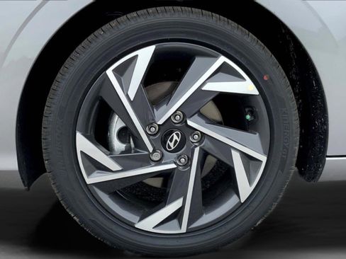 New 2025 Hyundai Elantra Limited image 15