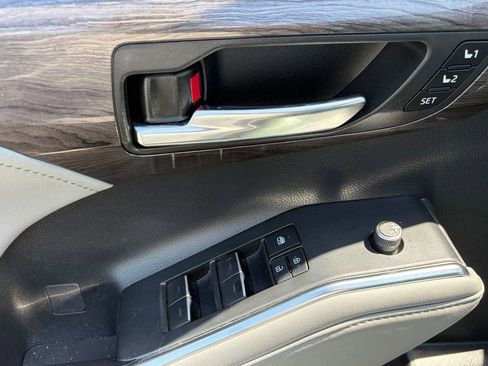 Used 2022 Toyota Highlander Platinum AWD/4WD image 7