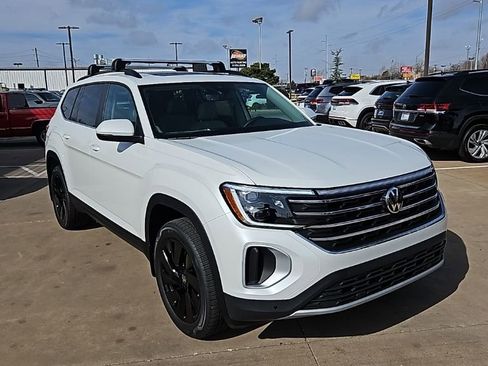 New 2026 Volkswagen Atlas SE FWD image 3