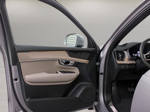 Certified 2026 Volvo XC90 B6 Plus w/ Protection Package Premier AWD/4WD image 28