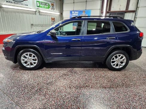 Used 2016 Jeep Cherokee Sport FWD image 4
