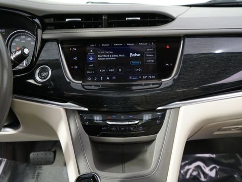 Used 2023 Cadillac XT6 Premium Luxury w/ Technology Package AWD/4WD image 28
