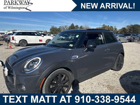 Used 2018 MINI Cooper S image 1