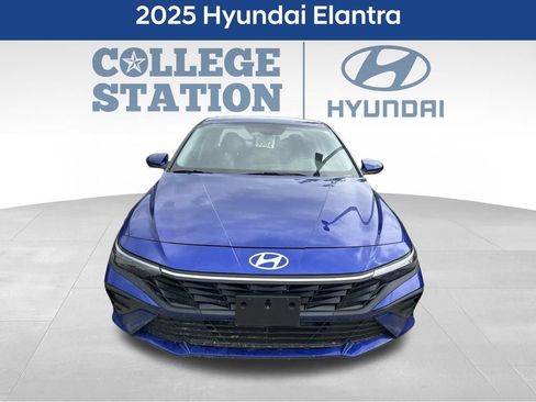 Used 2025 Hyundai Elantra SE FWD image 2