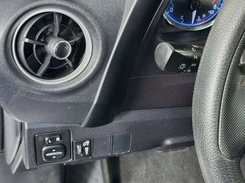 Used 2018 Toyota Corolla LE FWD image 16