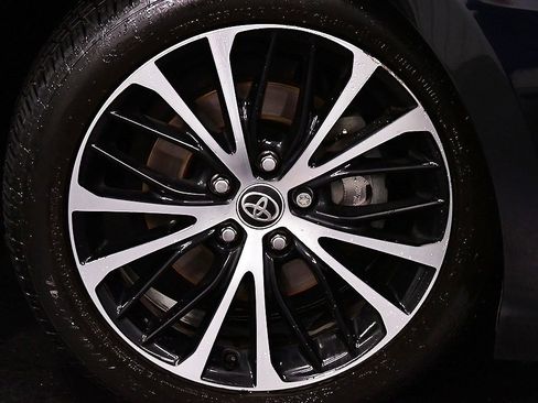 Used 2020 Toyota Camry SE image 9