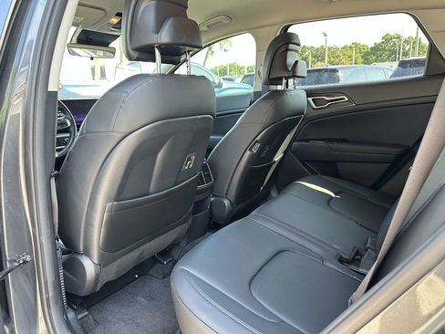 Used 2025 Kia Sportage EX FWD image 18