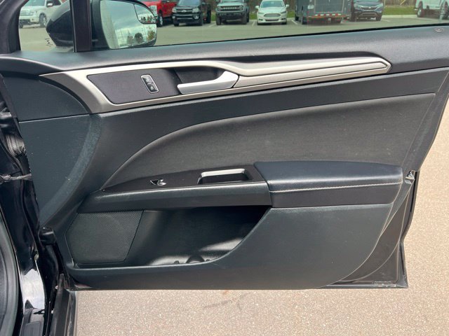 Used 2017 Ford Fusion SE FWD image 10