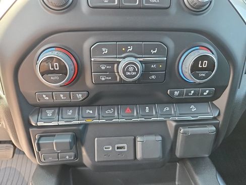 Used 2022 Chevrolet Silverado 2500 LTZ AWD/4WD image 19
