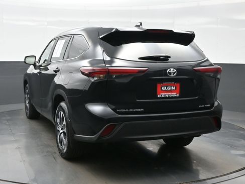 Used 2024 Toyota Highlander XLE AWD/4WD image 4