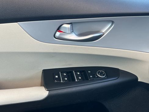 Used 2023 Kia Forte LXS w/ LXS Technology Package image 12