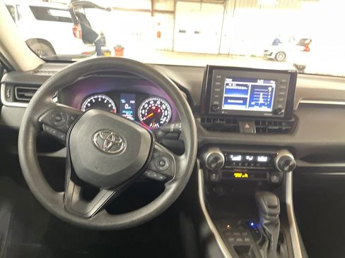Used 2021 Toyota RAV4 LE image 12