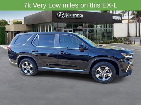 Used 2025 Honda Pilot EX-L image 2