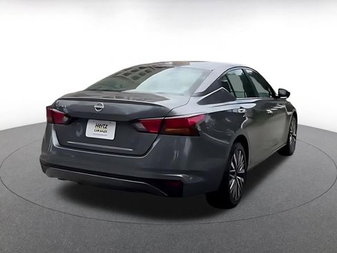 Used 2025 Nissan Altima 2.5 SV FWD image 15