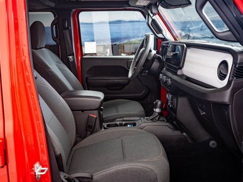 Used 2024 Jeep Wrangler Unlimited image 22