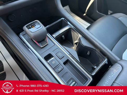 Certified 2024 Nissan Pathfinder SL FWD image 20