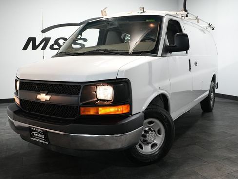 Used 2014 Chevrolet Express 2500 RWD image 2