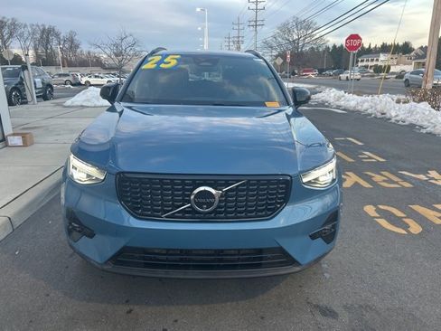 Certified 2025 Volvo XC40 B5 Plus image 7