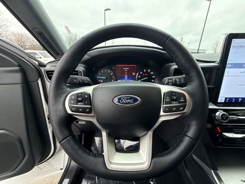 Used 2024 Ford Explorer Limited w/ Limited Technology Package image 14