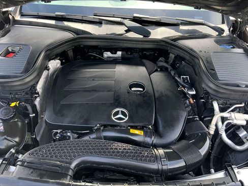 Used 2021 Mercedes-Benz GLC 300 4MATIC image 27