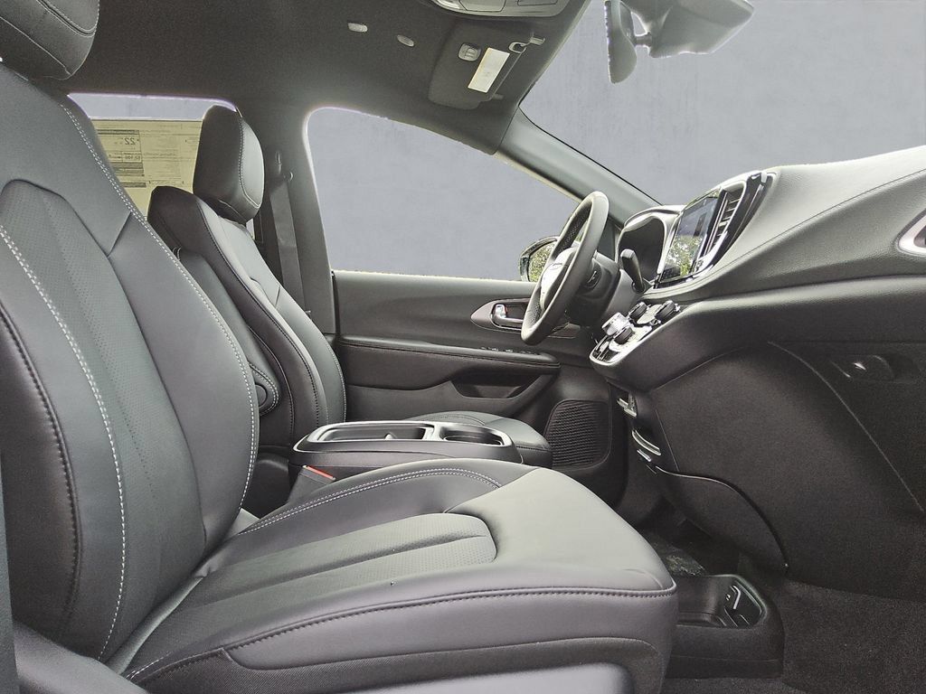 New 2027 Chrysler Pacifica Select w/ Family Tech Group FWD image 15