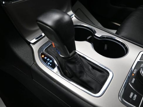 Used 2019 Jeep Grand Cherokee Limited AWD/4WD image 23