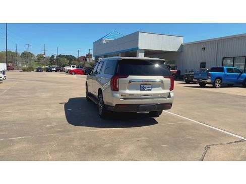 Used 2023 GMC Yukon XL SLE w/ Gmc Pro Safety Plus Package image 7