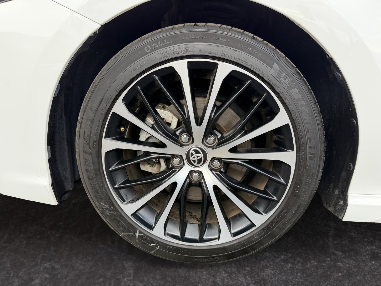 Used 2020 Toyota Camry SE w/ Carpet Mat Package FWD image 14