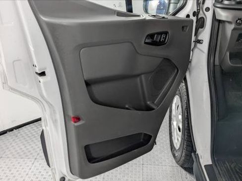 Used 2022 Ford E-Transit 148 High Roof Extended RWD image 12