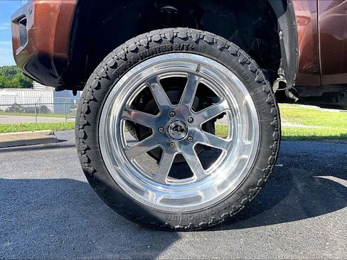 Used 2017 Toyota Tundra Platinum AWD/4WD image 2