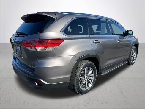 Used 2019 Toyota Highlander XLE image 7