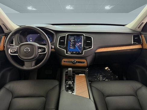 Used 2025 Volvo XC90 B6 Plus image 14