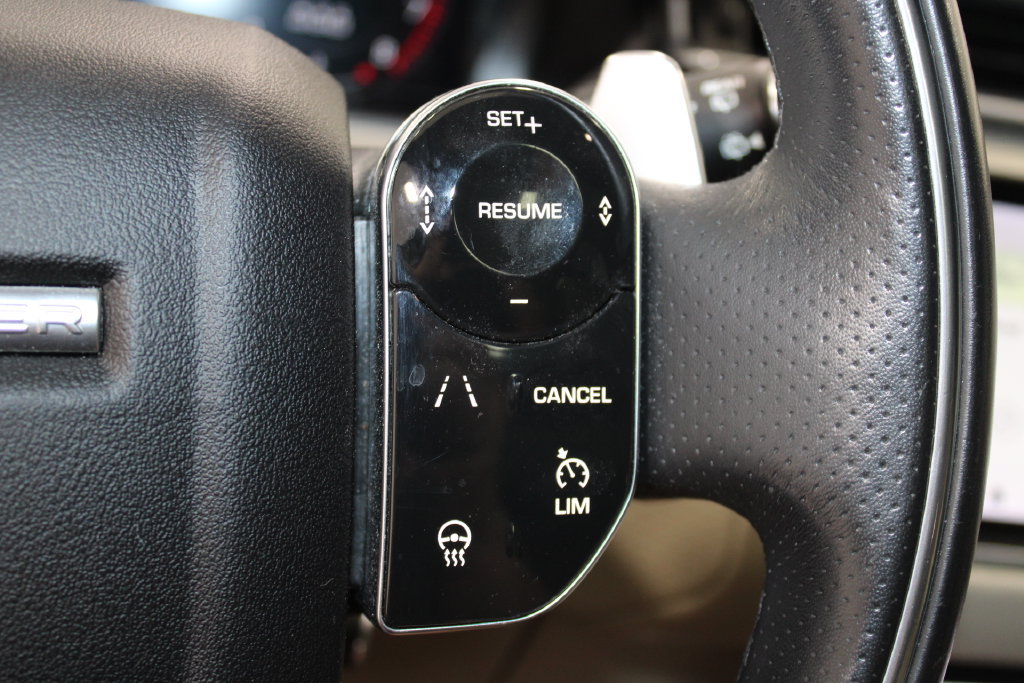 Used 2019 Land Rover Range Rover Velar R-Dynamic SE AWD/4WD image 22
