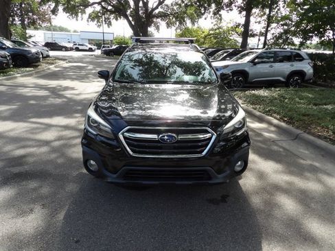 Used 2019 Subaru Outback 3.6R Touring AWD/4WD image 2