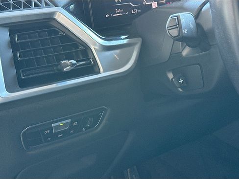 Certified 2023 BMW X7 xDrive40i w/ M Sport Package image 10