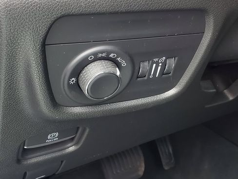 Used 2023 Jeep Grand Cherokee Altitude AWD/4WD image 10