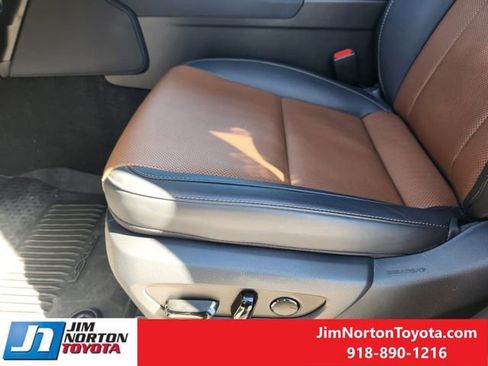 Used 2025 Lexus GX 550 w/ Accessory Package (2T) image 25