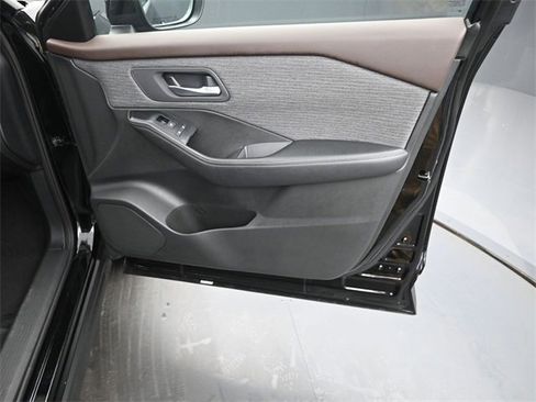 Used 2023 Nissan Rogue SV image 20