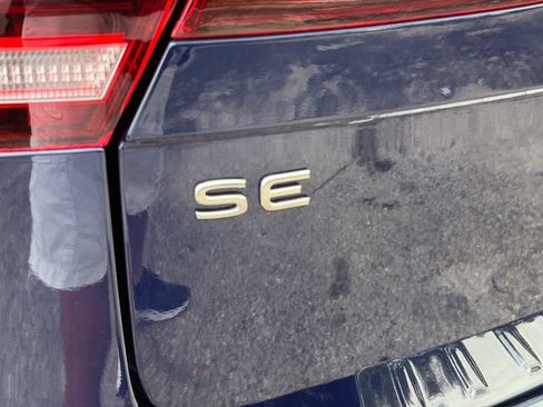 Certified 2024 Volkswagen Tiguan SE FWD image 12